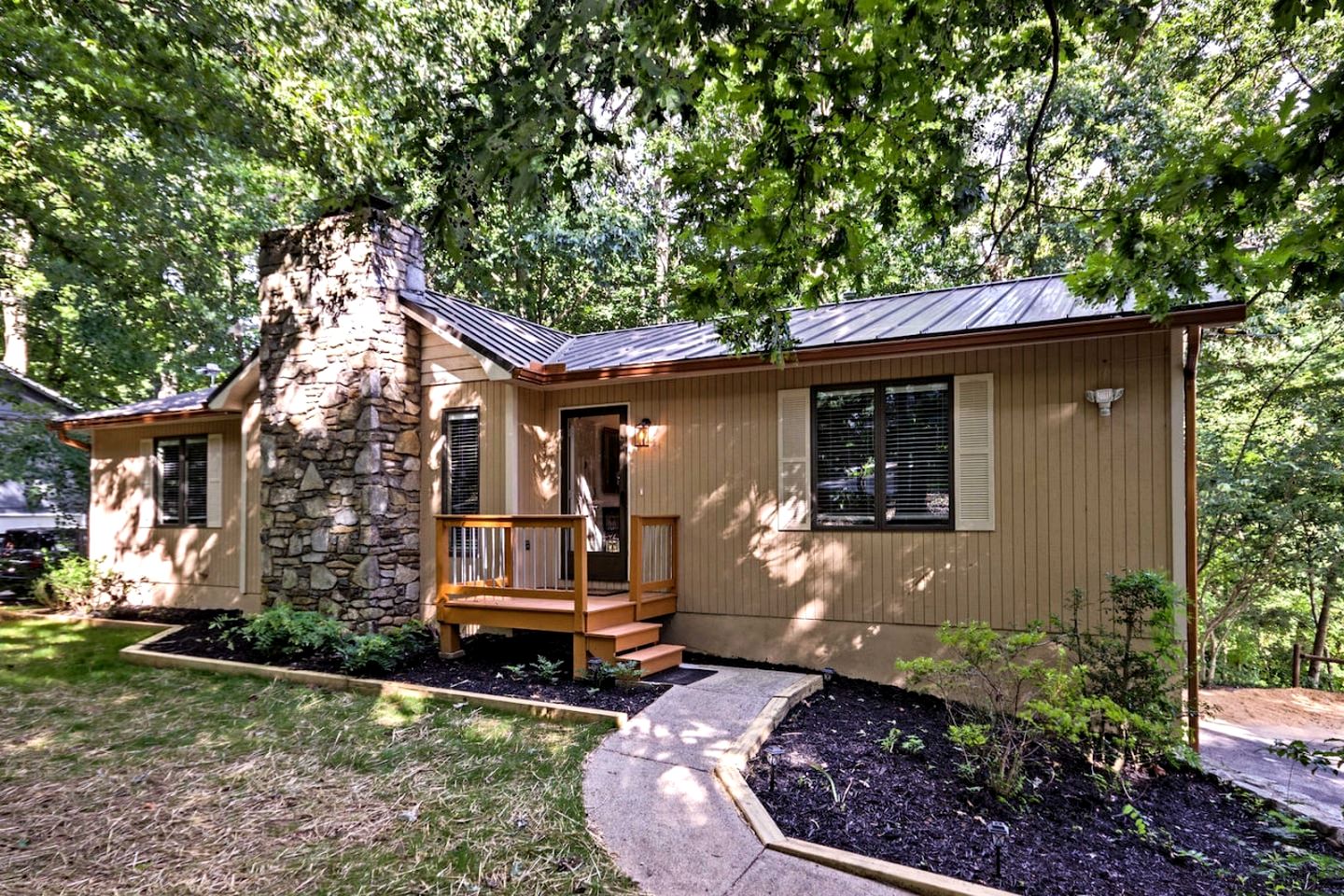 Enjoyable Cottage with Fire Pit, Barbecue and Hot-tub in Arden, North Carolina