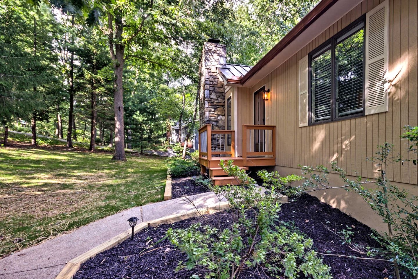 Enjoyable Cottage with Fire Pit, Barbecue and Hot-tub in Arden, North Carolina