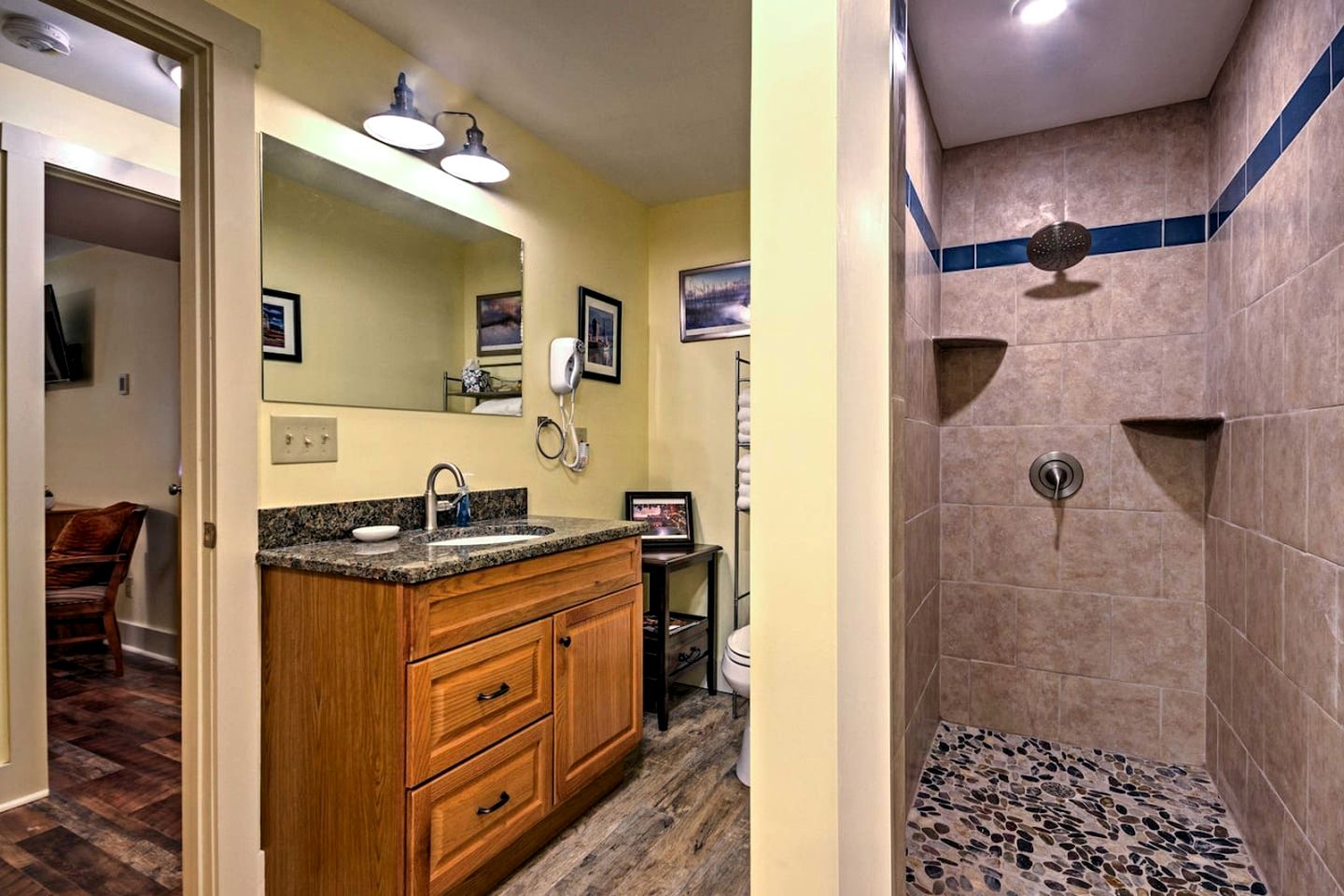 Enjoyable Cottage with Fire Pit, Barbecue and Hot-tub in Arden, North Carolina