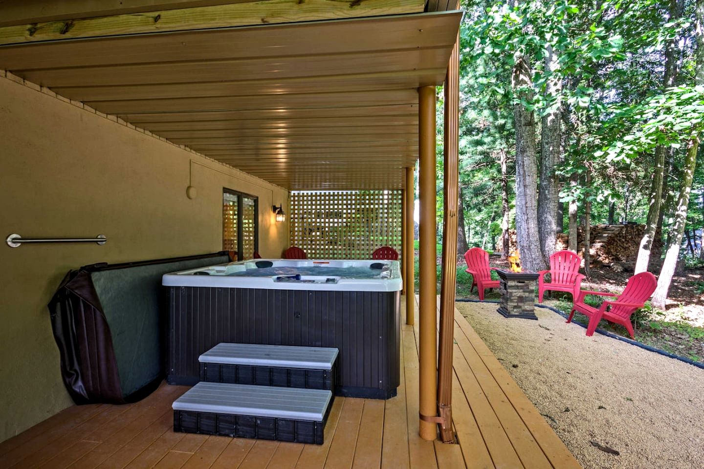 Enjoyable Cottage with Fire Pit, Barbecue and Hot-tub in Arden, North Carolina