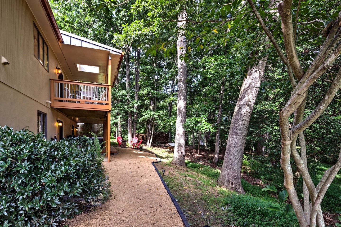 Enjoyable Cottage with Fire Pit, Barbecue and Hot-tub in Arden, North Carolina