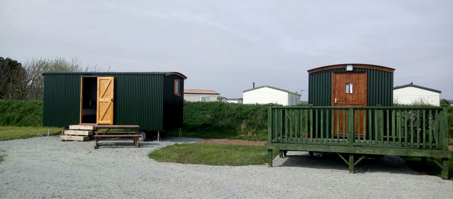 Beautiful Shepherd's Hut Rental Ideal for Glamping in Pembrokeshire