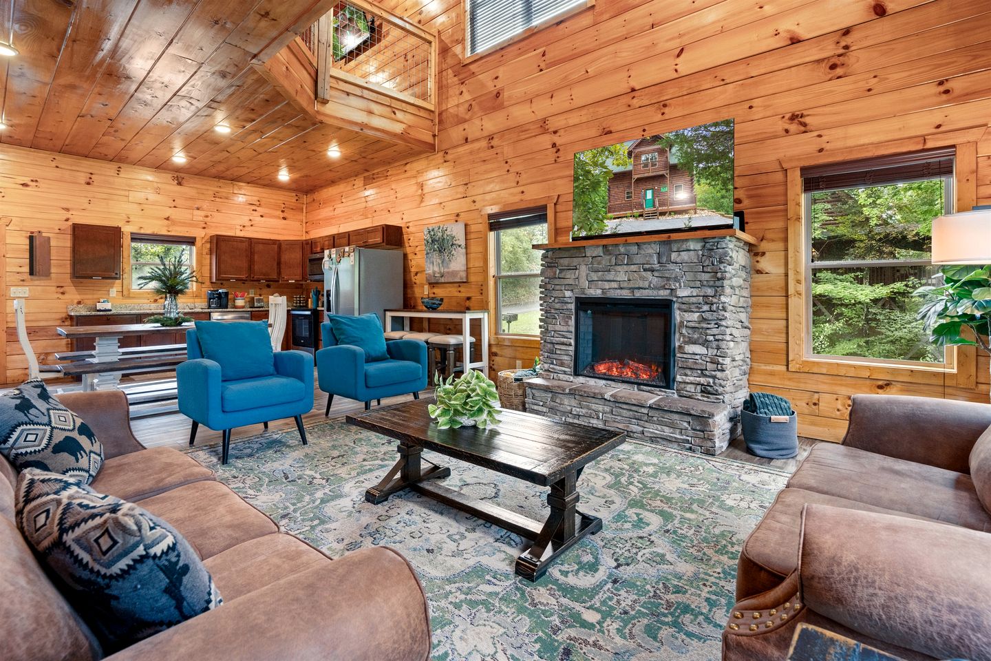 Scenic Smoky Mountain Log Cabin with Indoor Pool & Hot Tub Near Dollywood – Sevierville