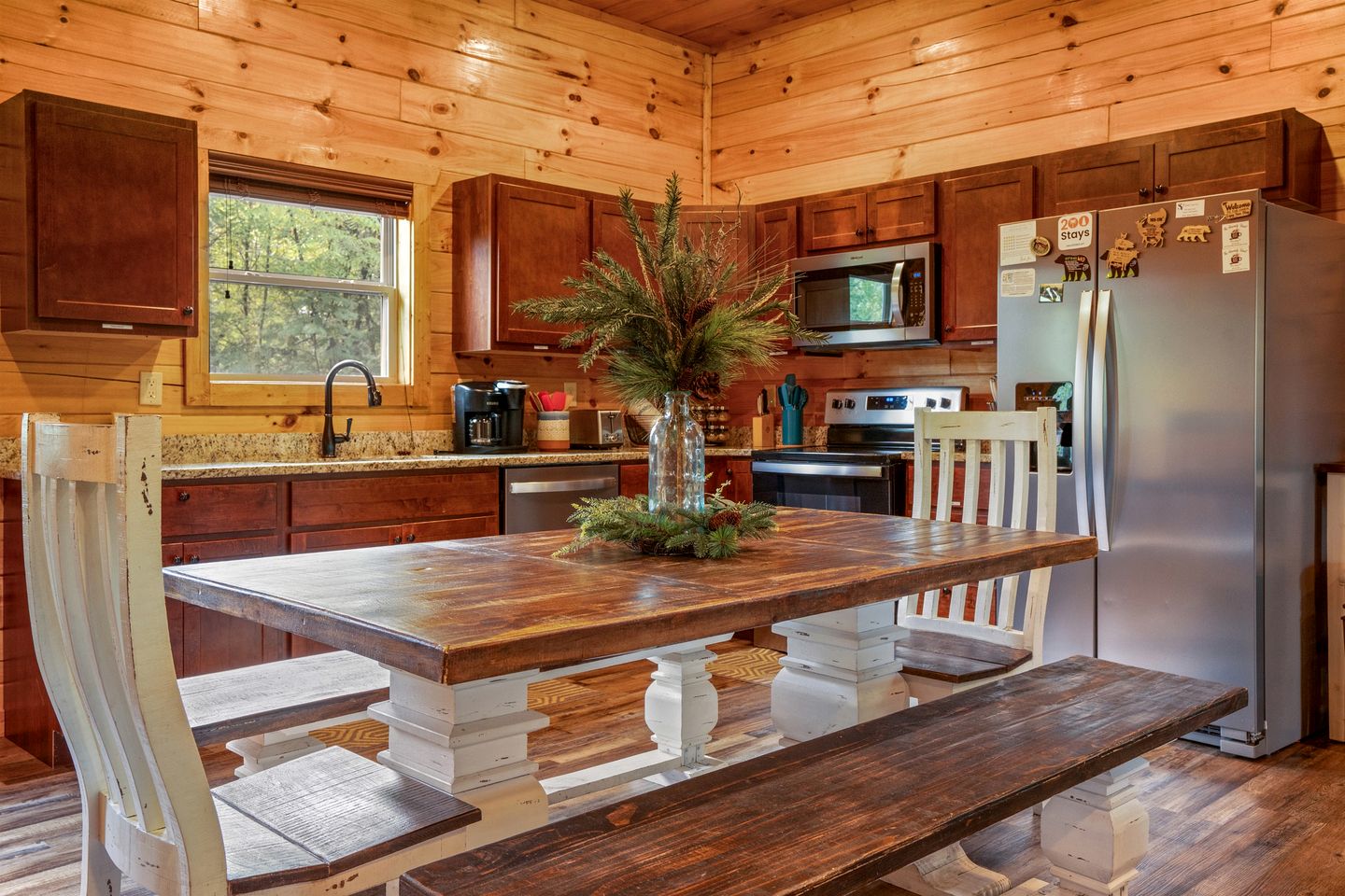 Scenic Smoky Mountain Log Cabin with Indoor Pool & Hot Tub Near Dollywood – Sevierville