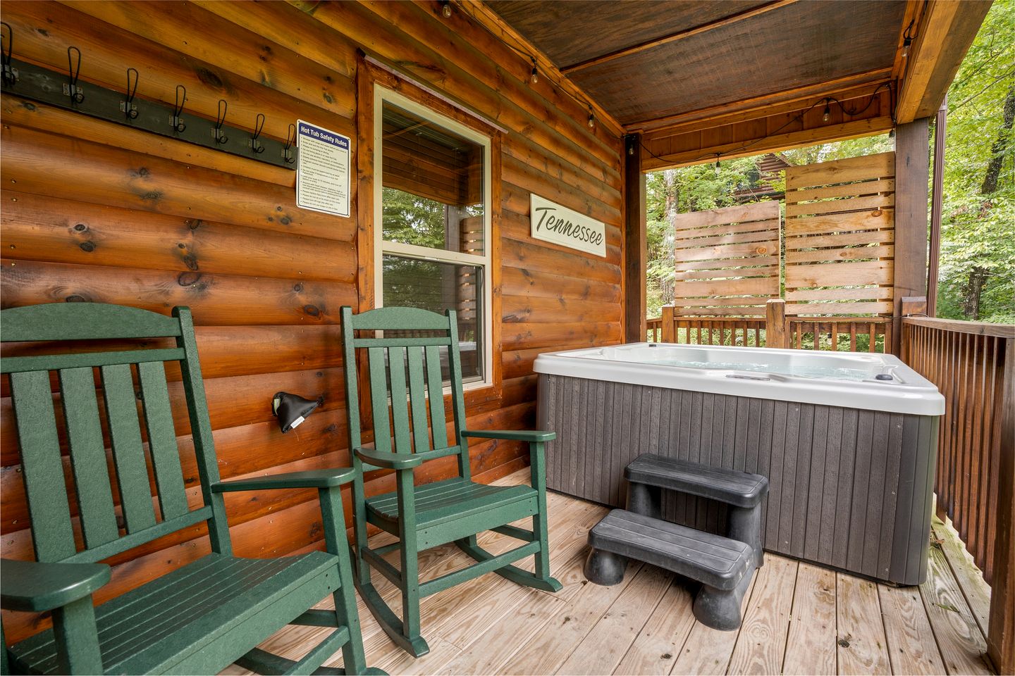 Scenic Smoky Mountain Log Cabin with Indoor Pool & Hot Tub Near Dollywood – Sevierville