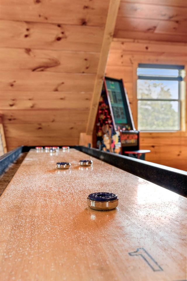 Scenic Smoky Mountain Log Cabin with Indoor Pool & Hot Tub Near Dollywood – Sevierville