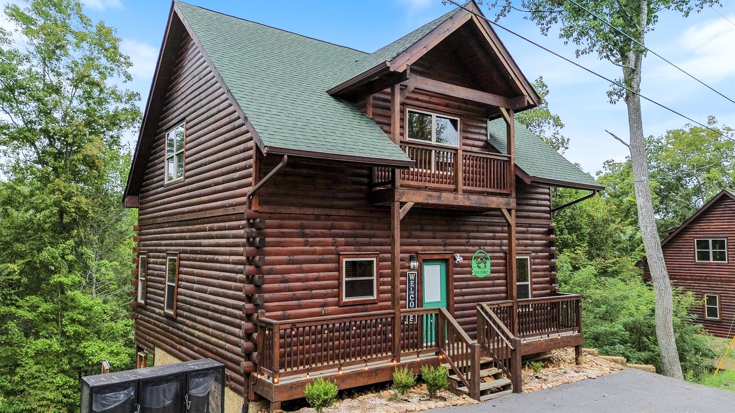 Scenic Smoky Mountain Log Cabin with Indoor Pool & Hot Tub Near Dollywood – Sevierville