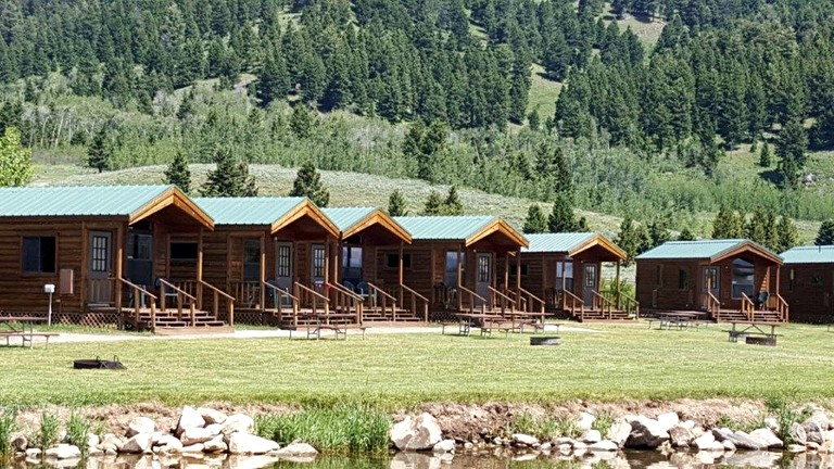 Incredible Cabin with Magnificent Lake Sights in West Yellowstone, Montana | Cabins (West Yellowstone, Montana, United States of America)