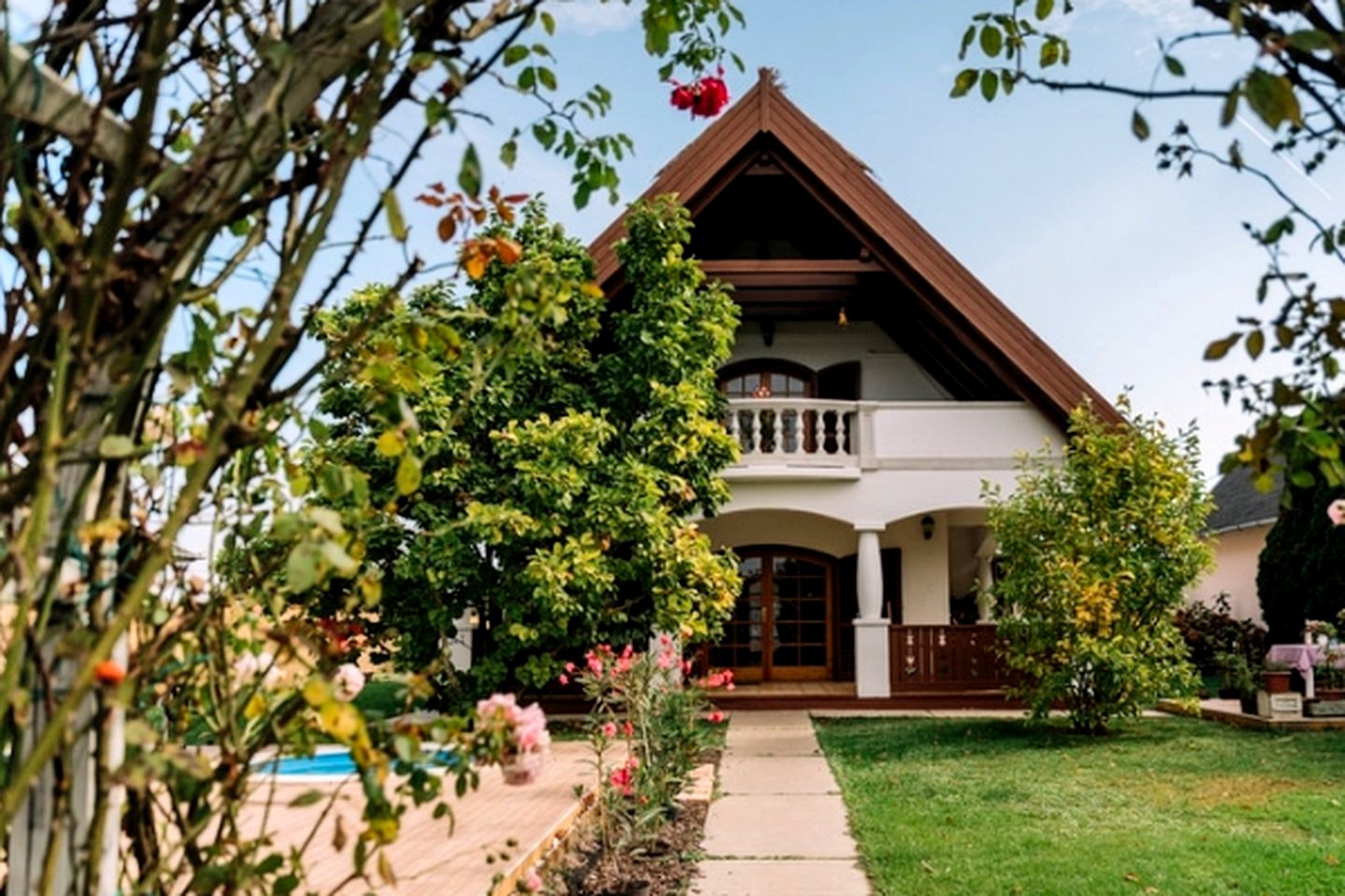 Riverfront Holiday Cottage with Private Swimming Pools near Szarvas, Hungary