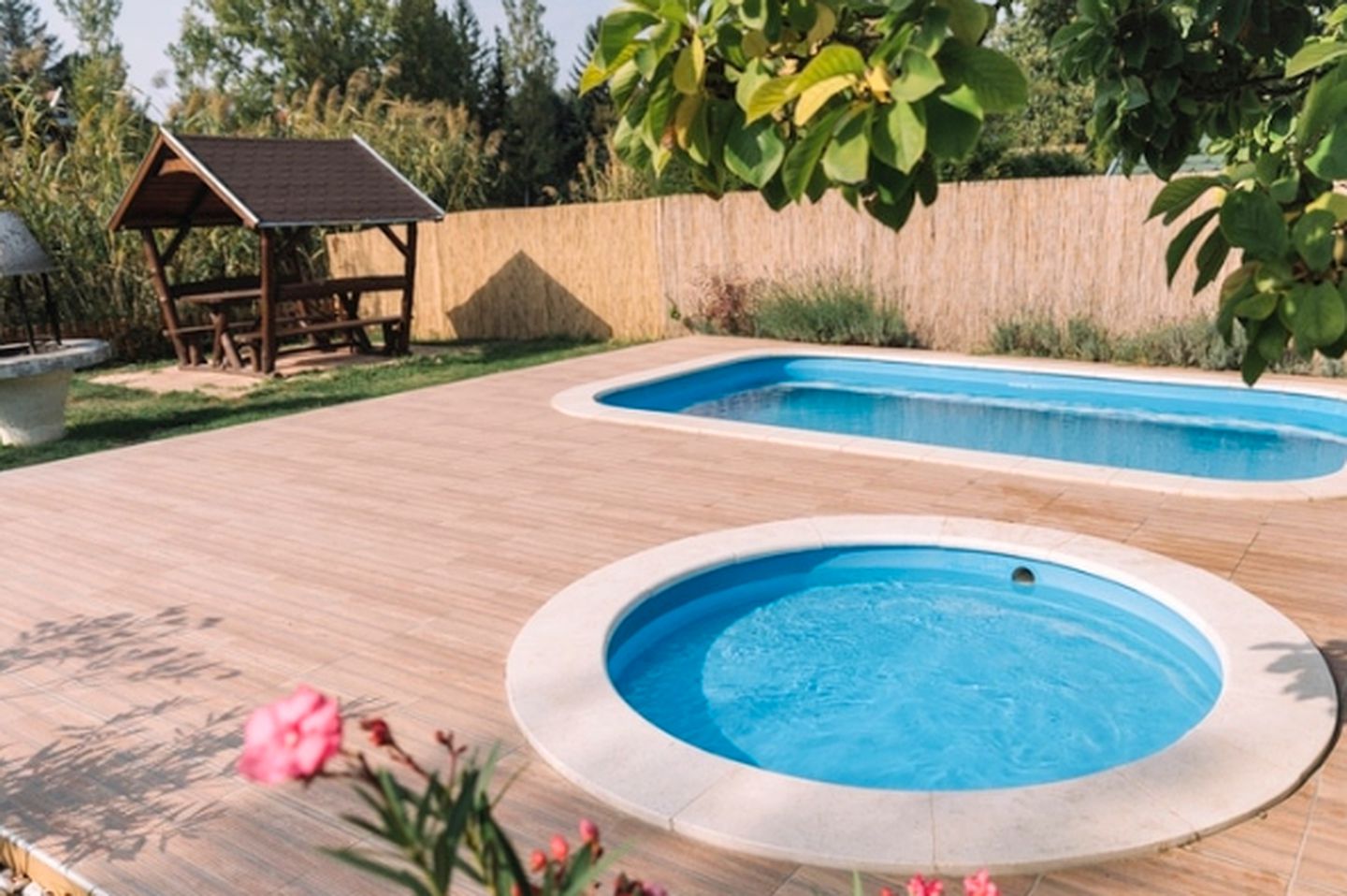 Riverfront Holiday Cottage with Private Swimming Pools near Szarvas, Hungary