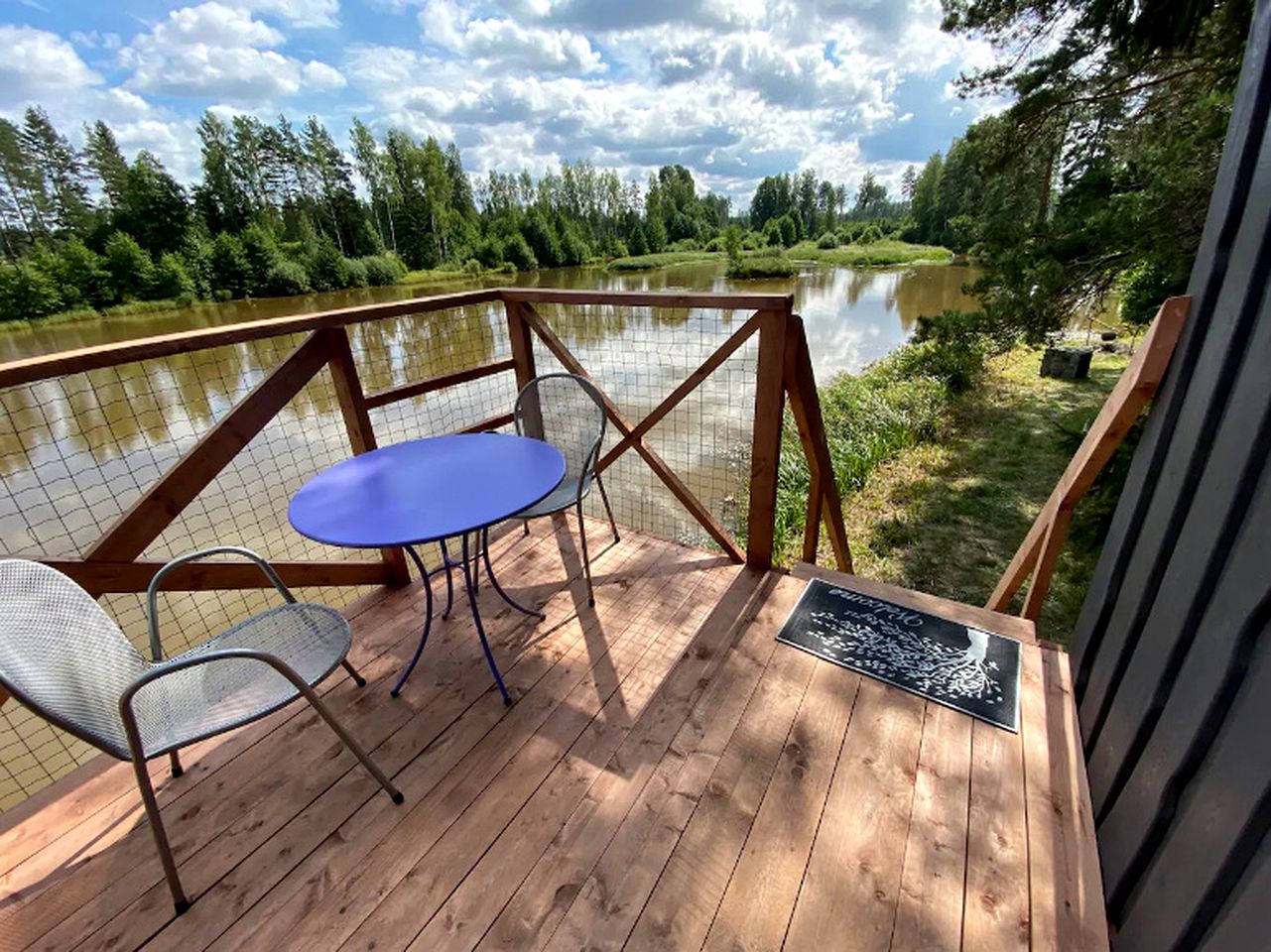 Amazing Treehouse Cabin with a Jacuzzi and Sauna for Glamping in Latvia