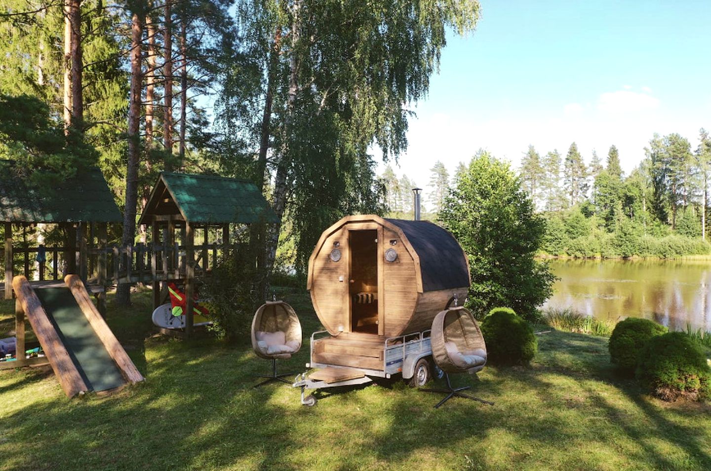 Amazing Treehouse Cabin with a Jacuzzi and Sauna for Glamping in Latvia