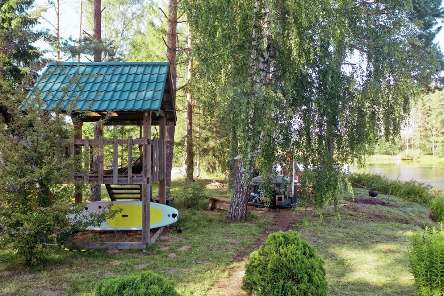 Amazing Treehouse Cabin with a Jacuzzi and Sauna for Glamping in Latvia