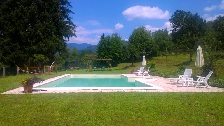 Cottages (Pieve Fosciana, Tuscany, Italy)