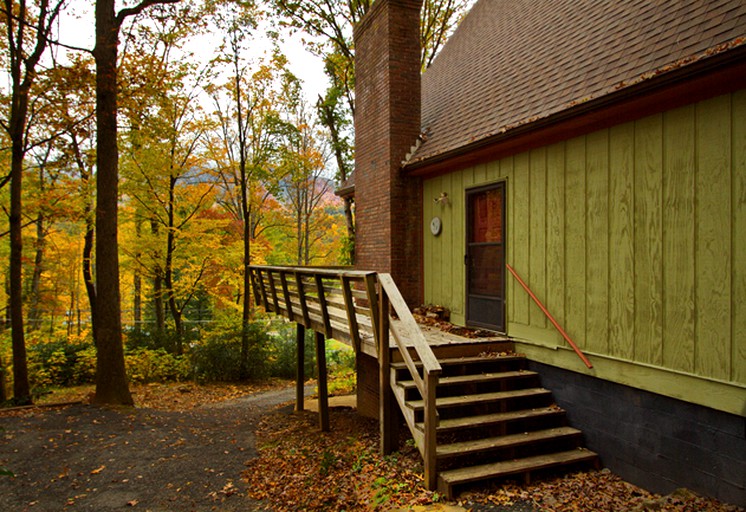 Albert's Lodge, Cabins 62363, Burnsville, United States of America