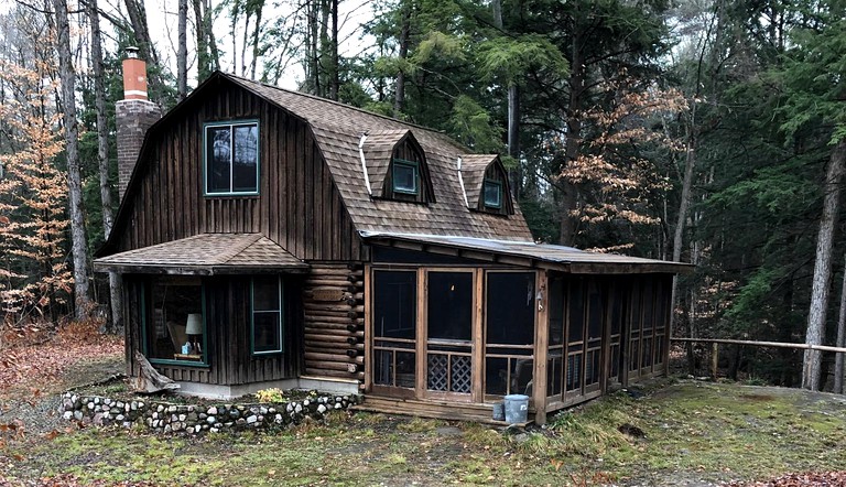 Cabin rental for a family getaway in Michigan