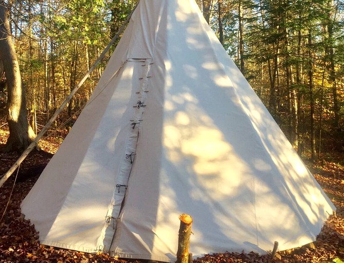 Off-grid tipi rental for a weekend getaway in Quebec