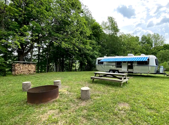 Luxury caravan rental; weekend getaway in Ohio