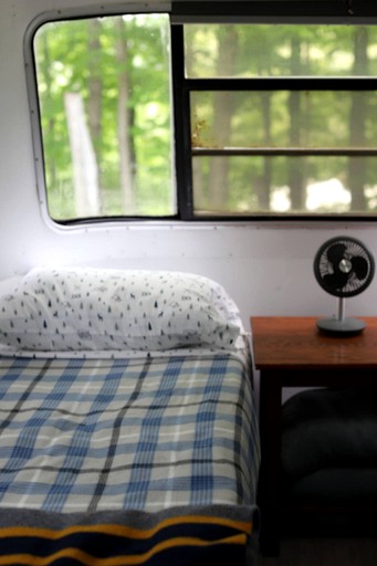 Caravans (Laurelville, Ohio, United States of America)