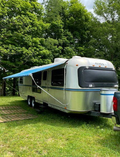 Caravans (Laurelville, Ohio, United States of America)