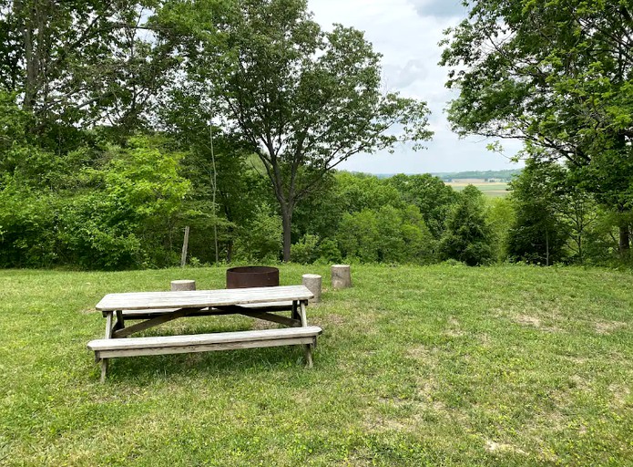 Caravans (Laurelville, Ohio, United States of America)
