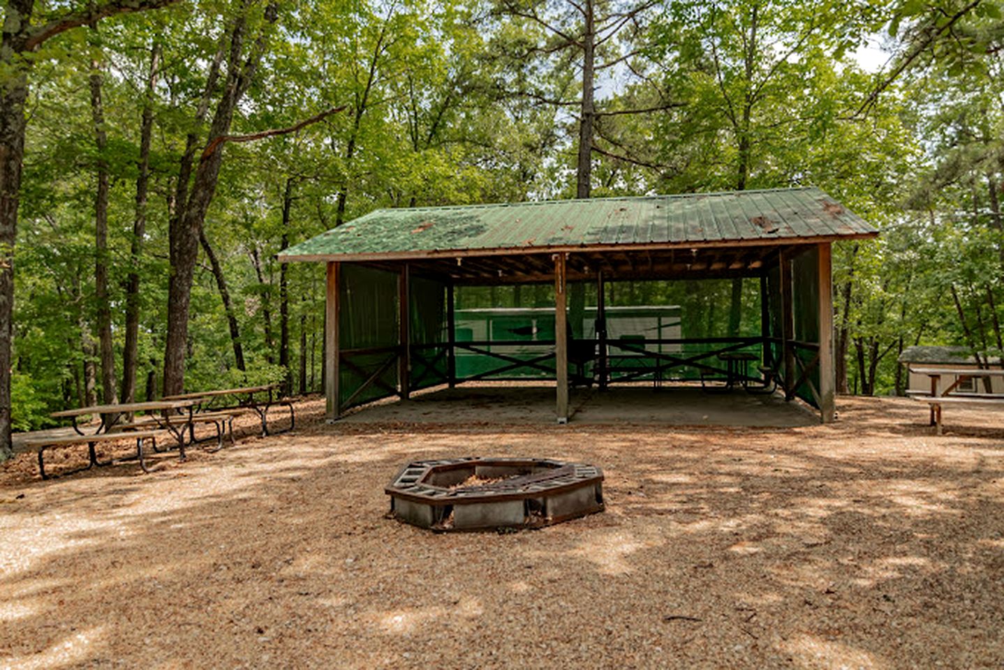 Rustic Camping Cabin near Silver Dollar City, Perfect for a Small Family Summer Holiday
