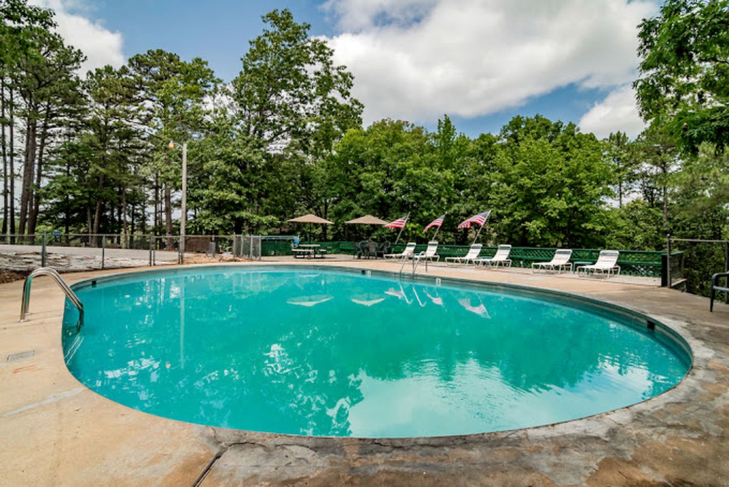 Rustic Camping Cabin near Silver Dollar City, Perfect for a Small Family Summer Holiday