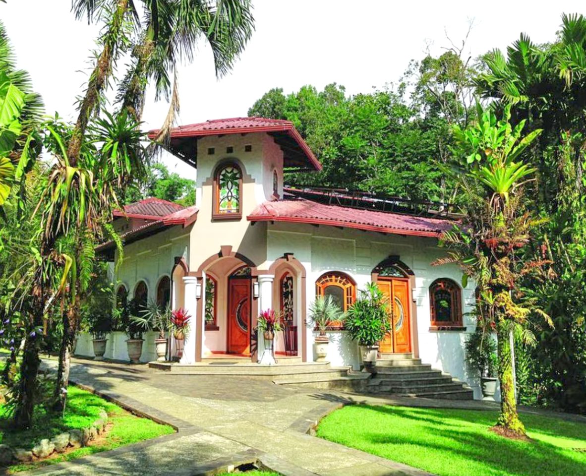 Spacious Cottage for a Glamping Getaway next to the Corcovado National Park in Costa Rica