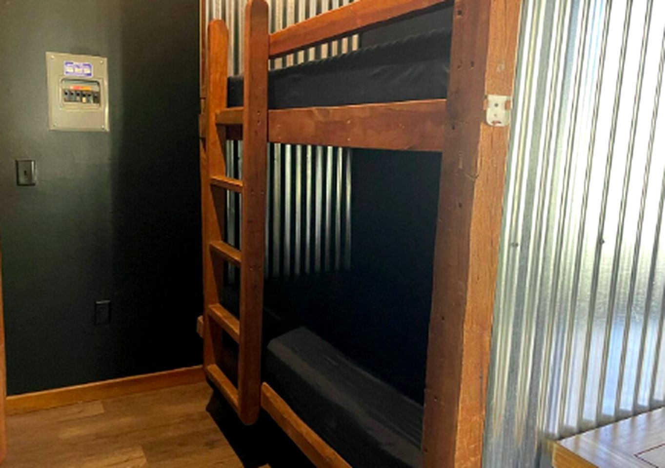 Rustic Cabin Perfect for Small Groups with Picnic Space in Indiana