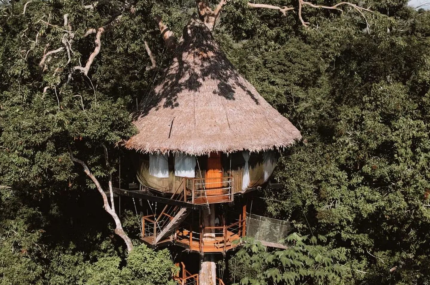 Stunning Luxury Tree House Rental next to Ucayali River near Iquitos, Peru