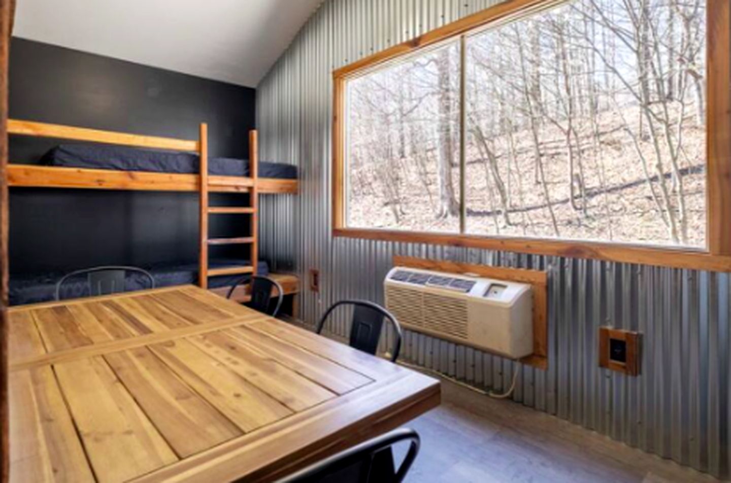 Picturesque Cabin with Lovely Hiking Trails in Indiana