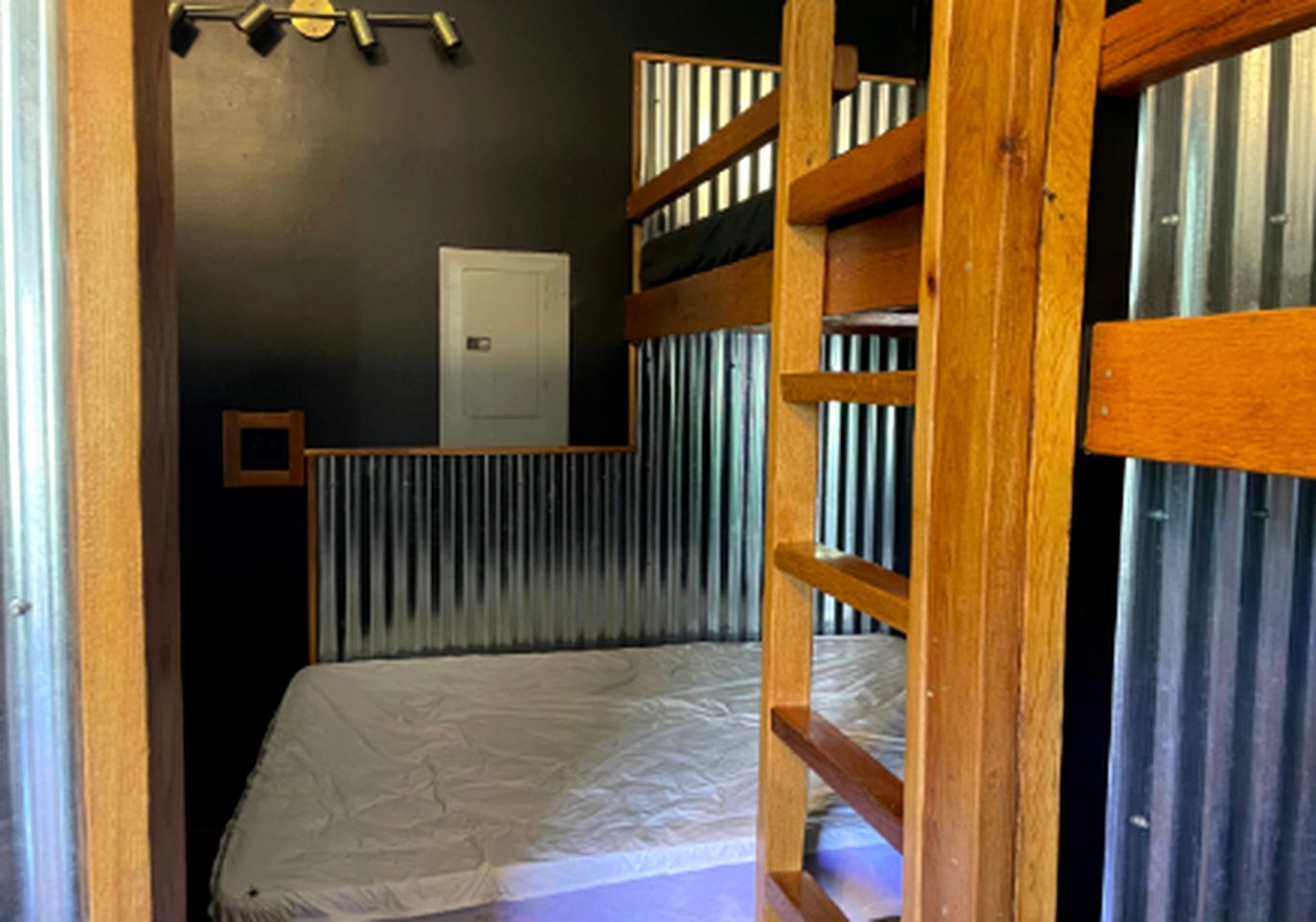 Picturesque Cabin with Lovely Hiking Trails in Indiana