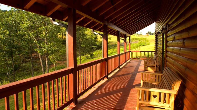 Sublime Vacation Rental for Unforgettable Family or Group Vacations in Dobson, North Carolina | Cabins (Dobson, North Carolina, United States of Ameri