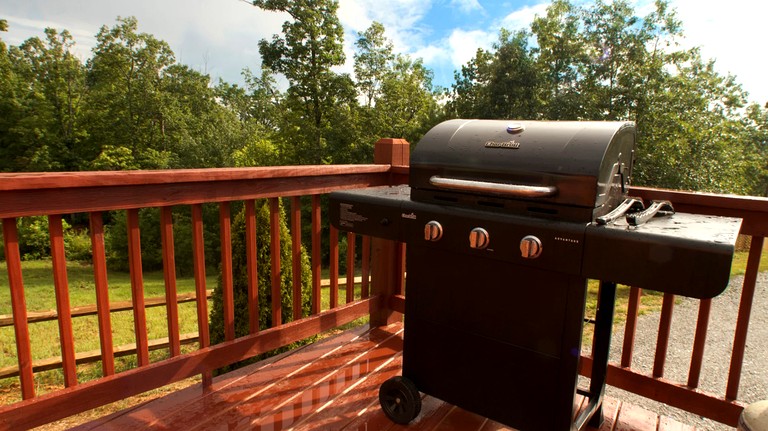 Sublime Vacation Rental for Unforgettable Family or Group Vacations in Dobson, North Carolina | Cabins (Dobson, North Carolina, United States of Ameri