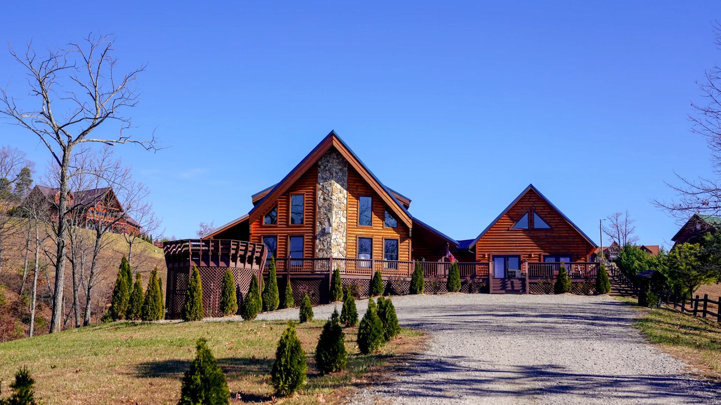Sublime Vacation Rental for Unforgettable Family or Group Vacations in Dobson, North Carolina