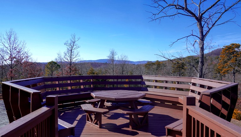 Sublime Vacation Rental for Unforgettable Family or Group Vacations in Dobson, North Carolina | Cabins (Dobson, North Carolina, United States of Ameri