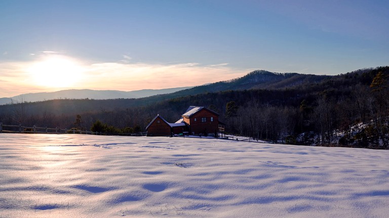 Sublime Vacation Rental for Unforgettable Family or Group Vacations in Dobson, North Carolina | Cabins (Dobson, North Carolina, United States of Ameri