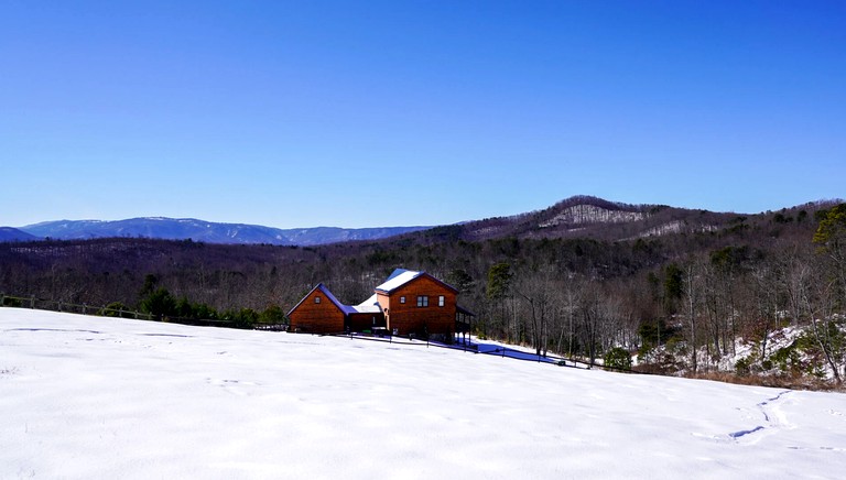 Sublime Vacation Rental for Unforgettable Family or Group Vacations in Dobson, North Carolina | Cabins (Dobson, North Carolina, United States of Ameri