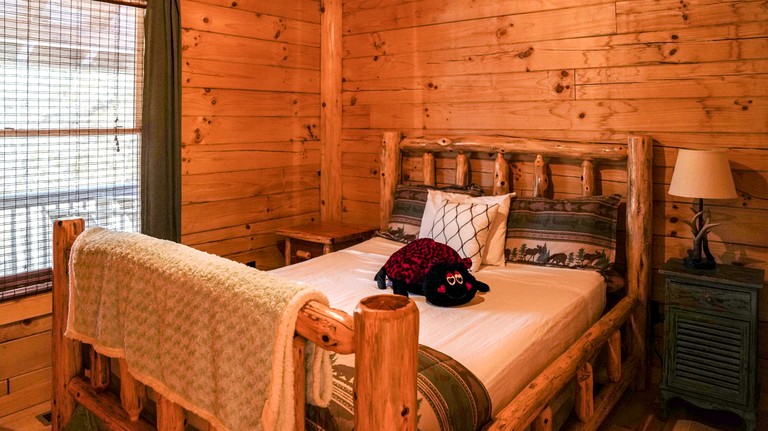 Sublime Vacation Rental for Unforgettable Family or Group Vacations in Dobson, North Carolina | Cabins (Dobson, North Carolina, United States of Ameri