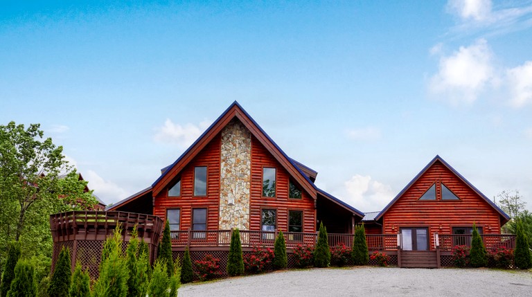 Sublime Vacation Rental for Unforgettable Family or Group Vacations in Dobson, North Carolina | Cabins (Dobson, North Carolina, United States of Ameri