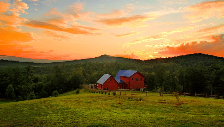 Sublime Vacation Rental for Unforgettable Family or Group Vacations in Dobson, North Carolina | Cabins (Dobson, North Carolina, United States of Ameri