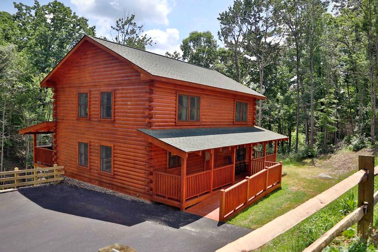 Secluded Cabin with a Private Hot Tub near Pigeon Forge in East Tennessee