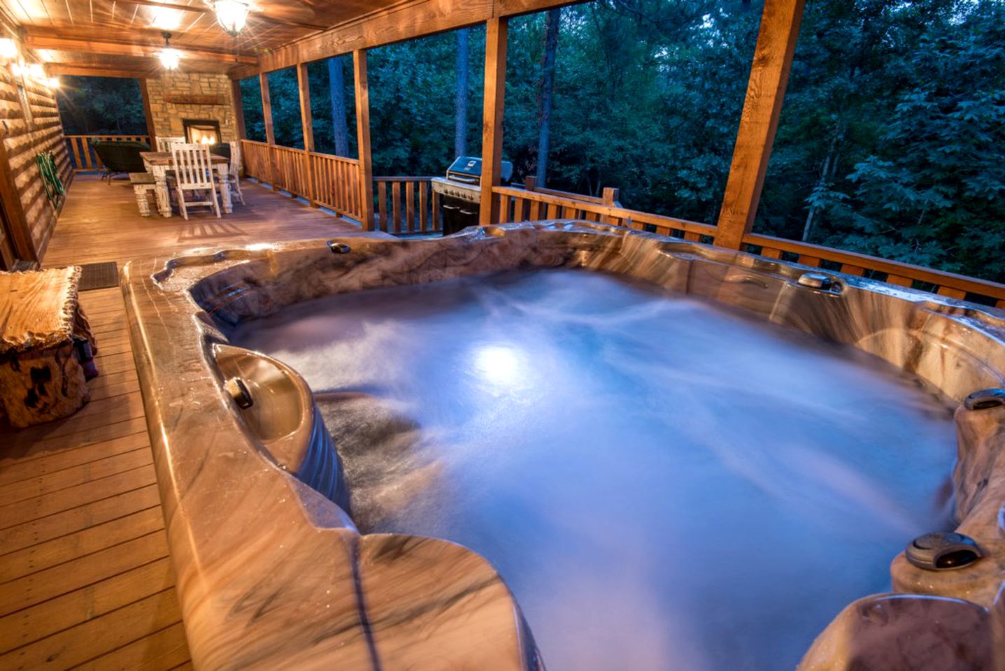 Log Cabin for a Family Getaway Hochatown, Oklahoma Glamping Hub