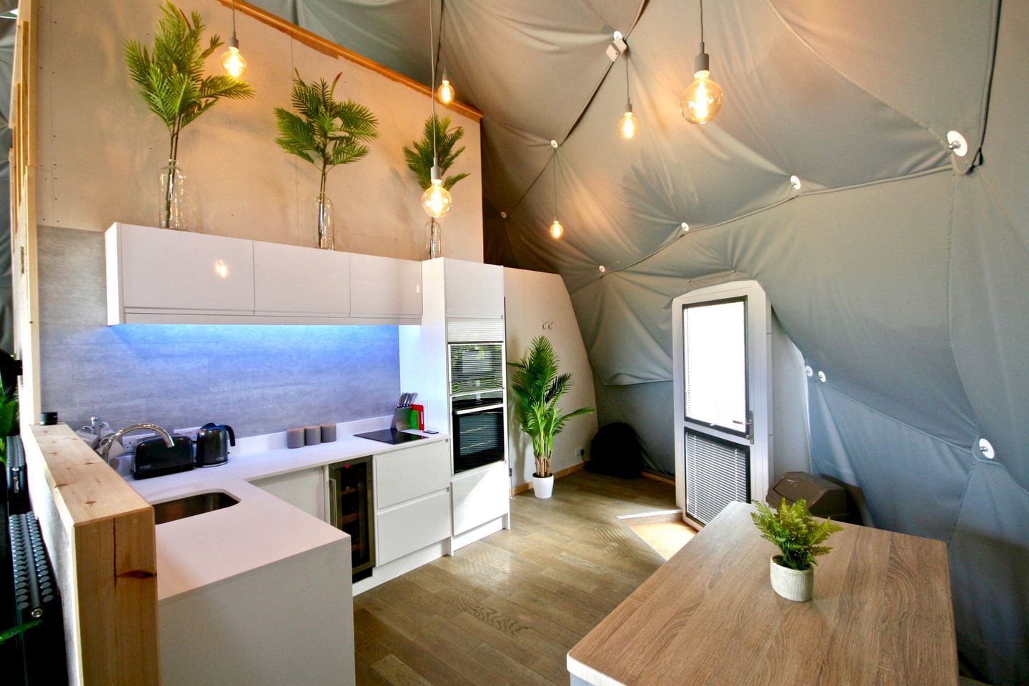 Unique Devonshire Dome with Hot Tub Perfect for Glamping in England