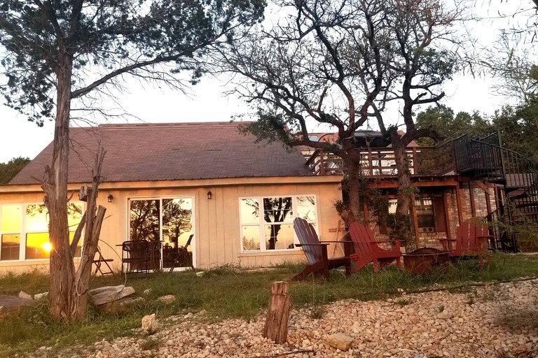 Cabins (Killeen, Texas, United States)