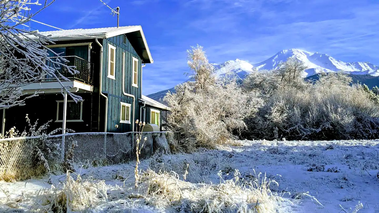 Pet-Friendly Cabin Rental near Mount Shasta for Glamping in Northern California