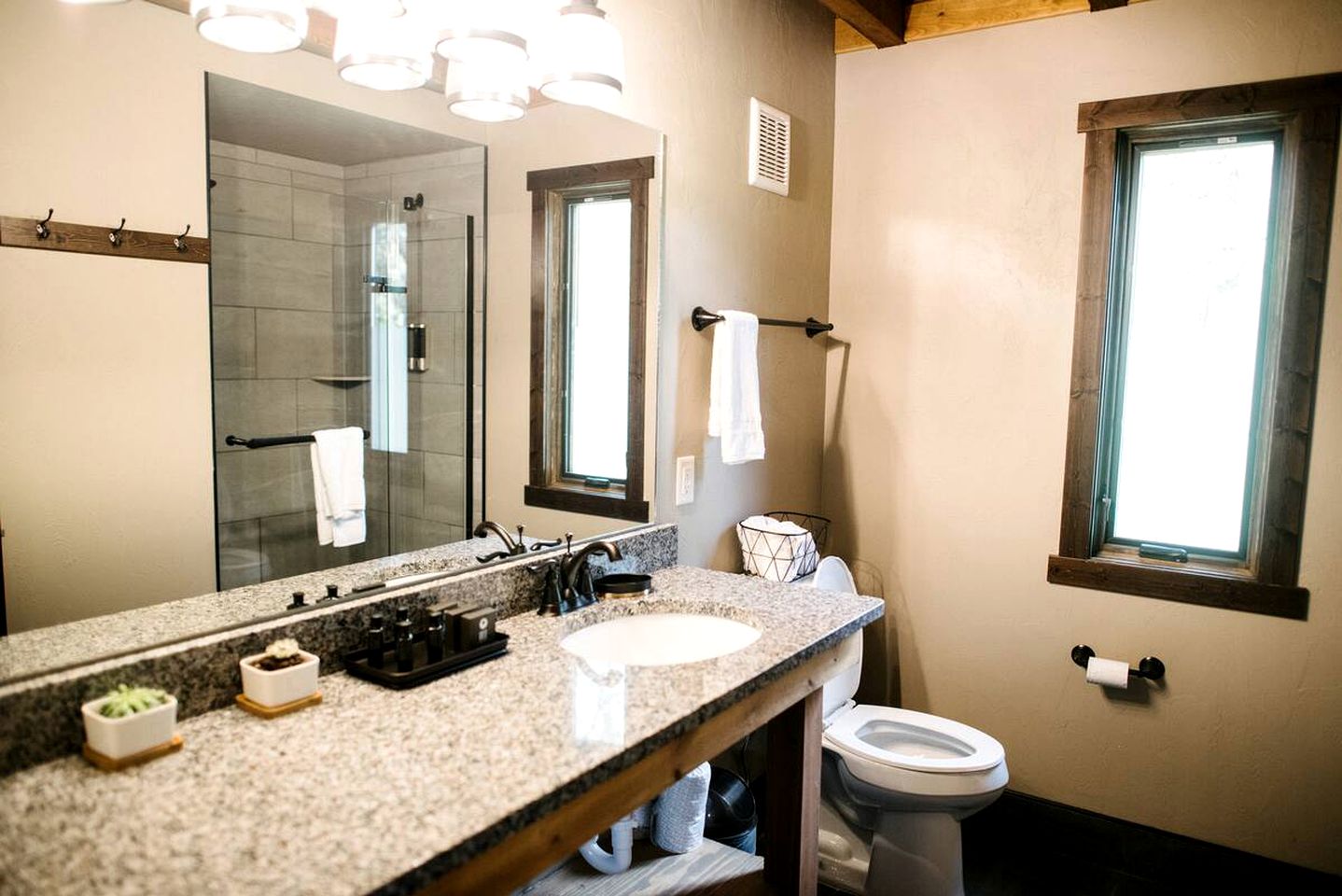 Open-Plan Black Hills Cabin Ideal for a Family Vacation in South Dakota