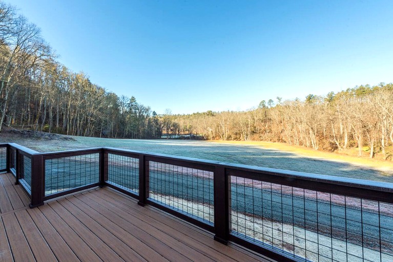 Cabins (Mars Hill, North Carolina, United States of America)