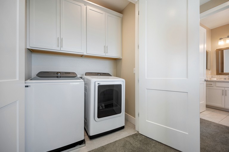 RedAwning 2117SOLEPeaceful Modern Sta Rosa Home w/ Vineyard Views