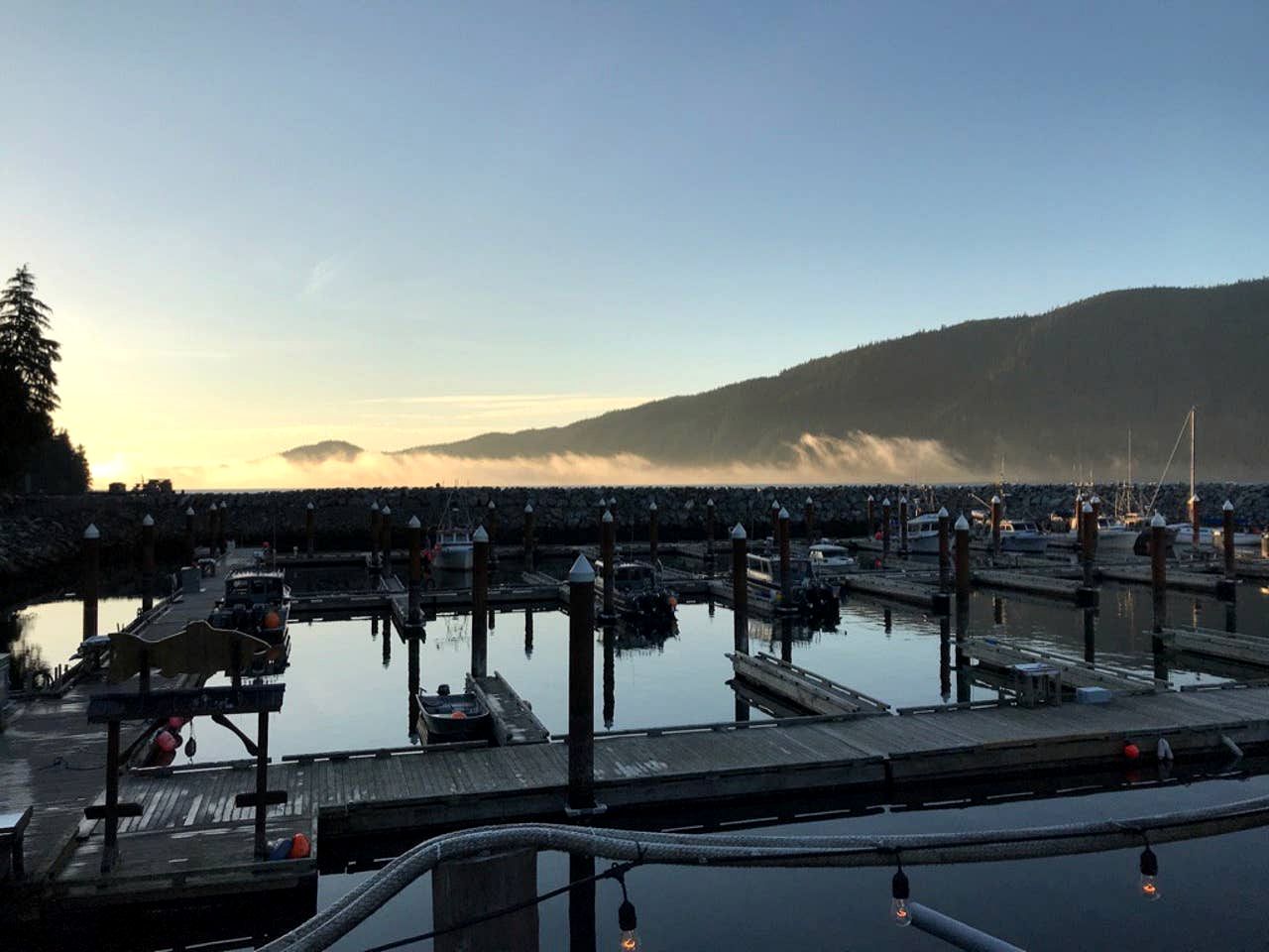 Oceanfront Family Rental with BBQ and Mountain Views in British Columbia